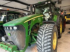 John Deere 8530