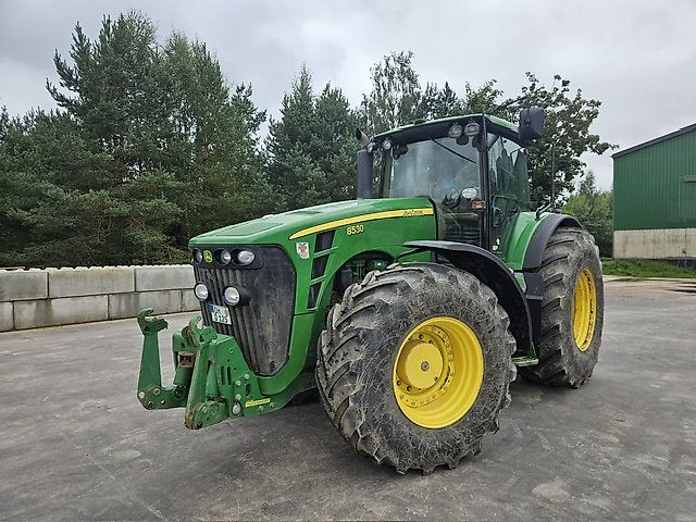 John Deere 8530