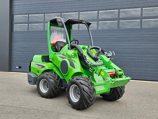 Avant 635i Rental mini-shovel