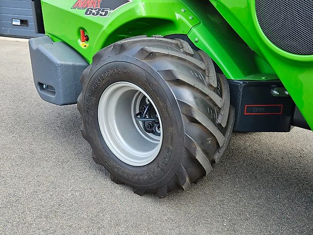 Avant 635i Rental mini-shovel