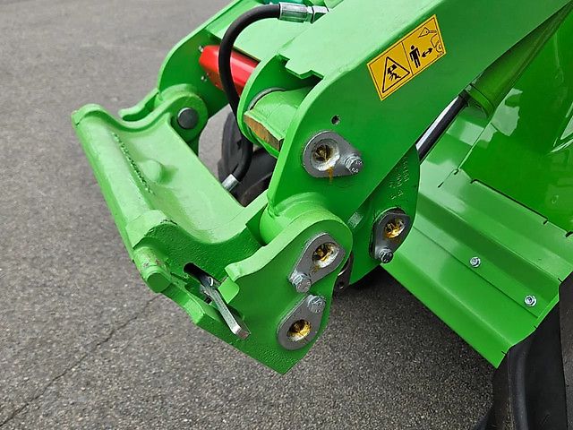 Avant 635i Rental mini-shovel