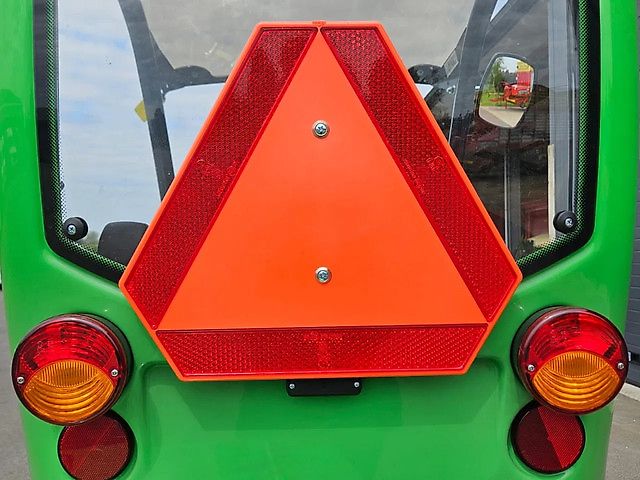 Avant 635i Rental mini-shovel