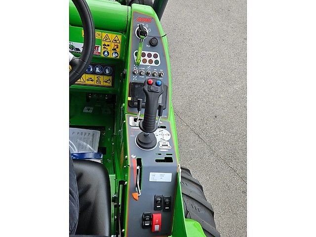 Avant 635i Rental mini-shovel