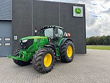 John Deere 6215R