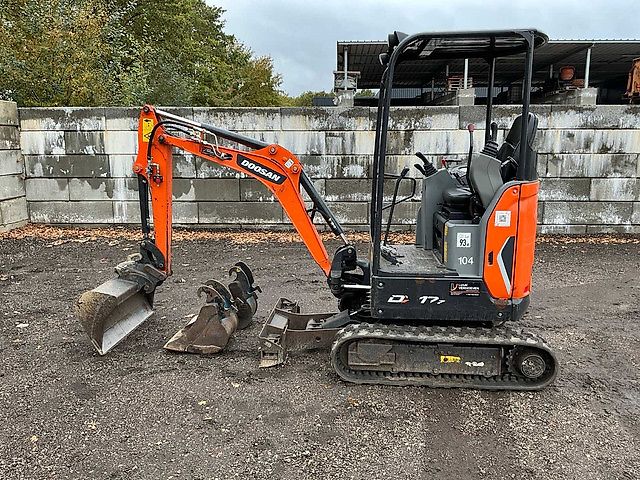 Doosan DX17Z