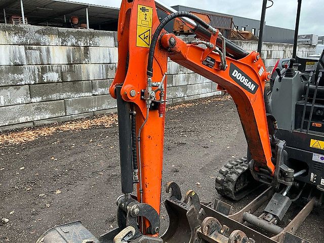 Doosan DX17Z