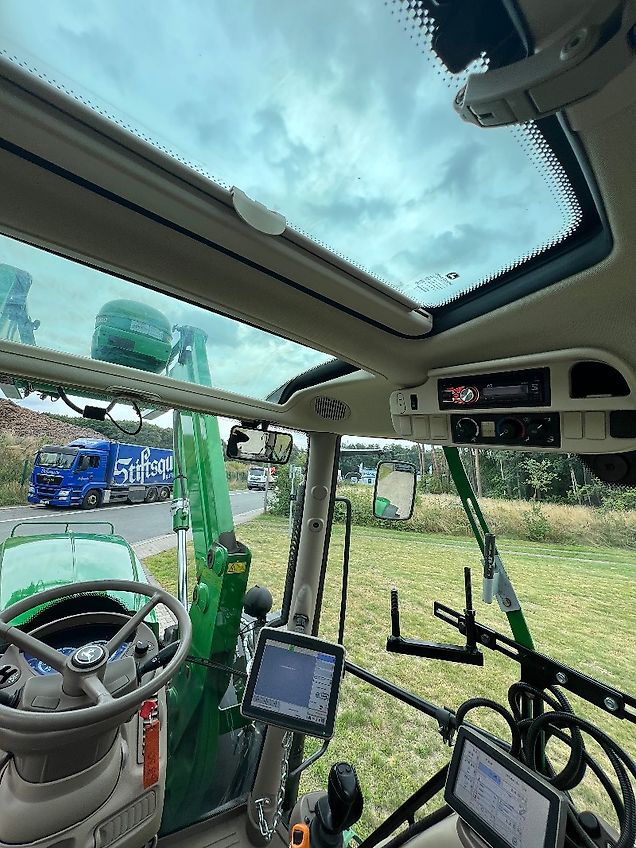 John Deere 6140R mit Frontlader JD H360