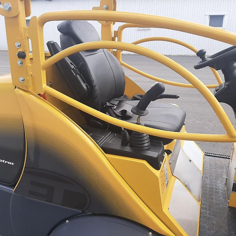 Eurotrac W12-S 26 PS Hoflader Schutzdach, 2,55 m Arm, 3. & 4. Steuerkreis, Doppelspeed, Breitreifen