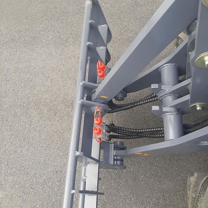 Eurotrac W12-S 26 PS Hoflader Schutzdach, 2,55 m Arm, 3. & 4. Steuerkreis, Doppelspeed, Breitreifen