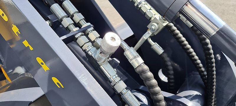 Eurotrac W12-S 26 PS Hoflader Schutzdach, 2,55 m Arm, 3. & 4. Steuerkreis, Doppelspeed, Breitreifen