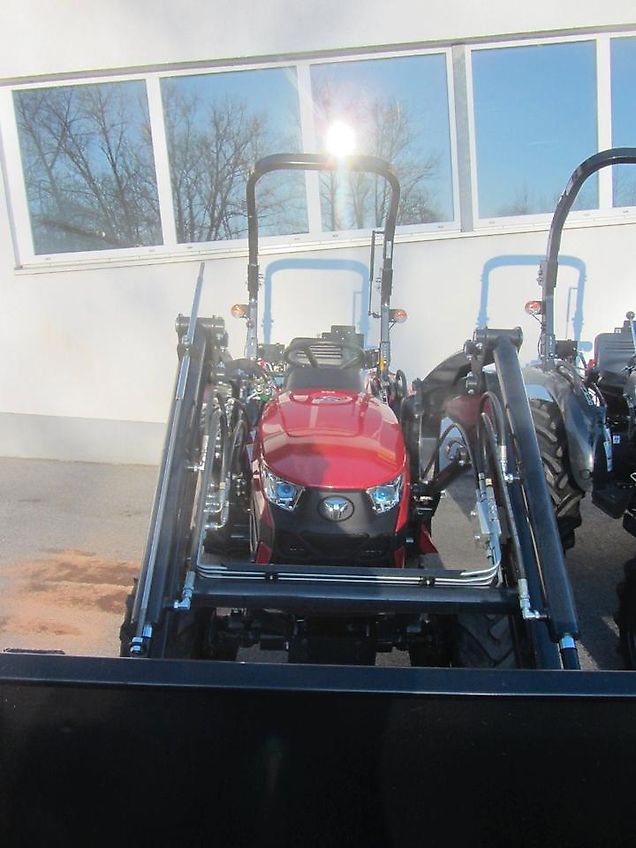 Branson TYM Schlepper Traktor 2500 hL Acker Radial Bereifung