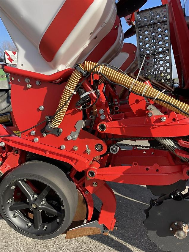 Kverneland Optima TF Profi 2, 8-reihig, mechanischer Antrieb, Düngeeinrichtug, Baujahr 2018, gepflegter Zustand