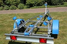 Neptun Navy Bootsanhänger für Boote von 310-550cm 750 kg Aktion