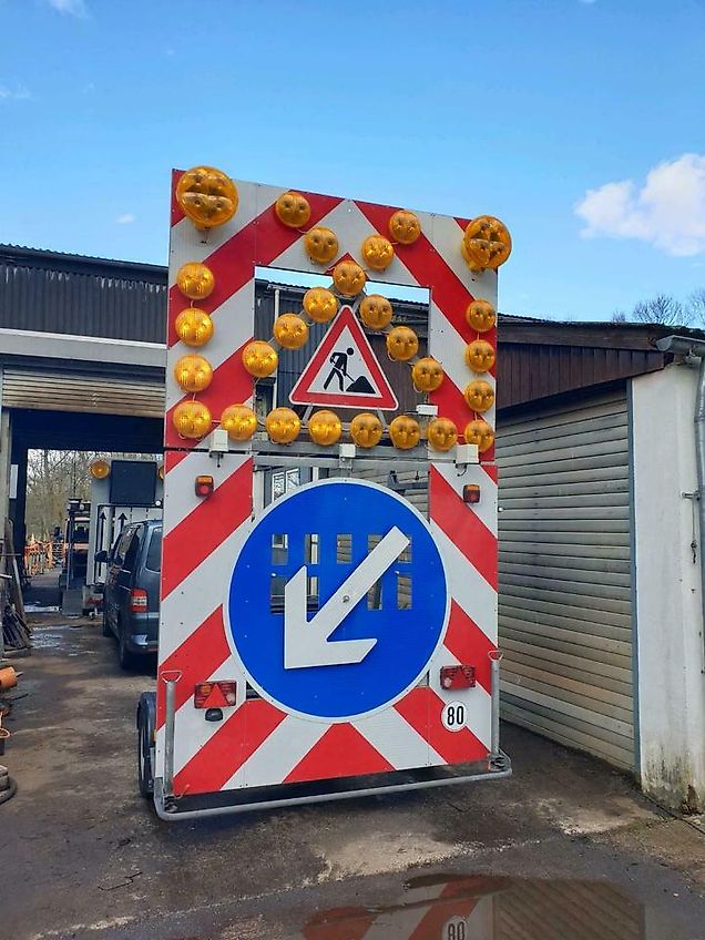 Nissen Absperrtafel Sperrwand Verkehrleitanhänger VZ 616 unimog