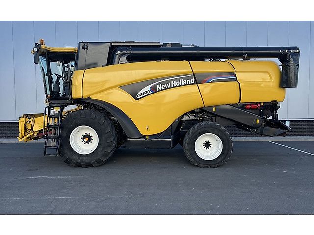 New Holland CX820 COMBINE + MAAIBORD