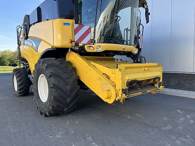 New Holland CX820 COMBINE + MAAIBORD
