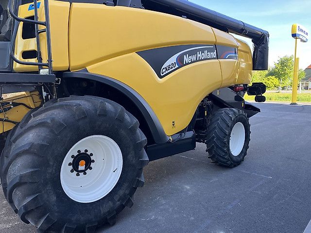 New Holland CX820 COMBINE + MAAIBORD