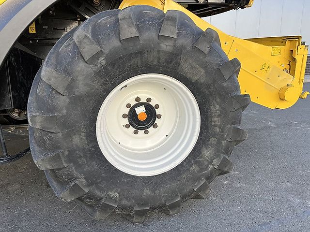 New Holland CX820 COMBINE + MAAIBORD