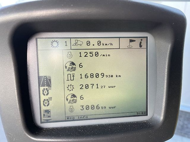 New Holland CX820 COMBINE + MAAIBORD