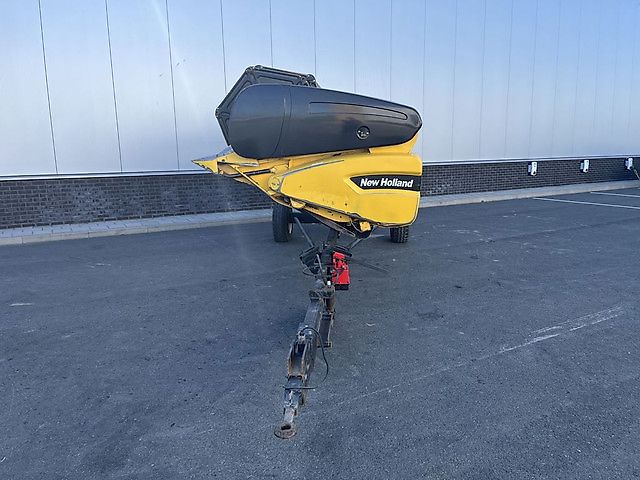 New Holland CX820 COMBINE + MAAIBORD