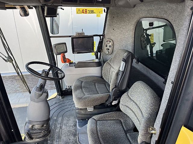 New Holland CX820 COMBINE + MAAIBORD