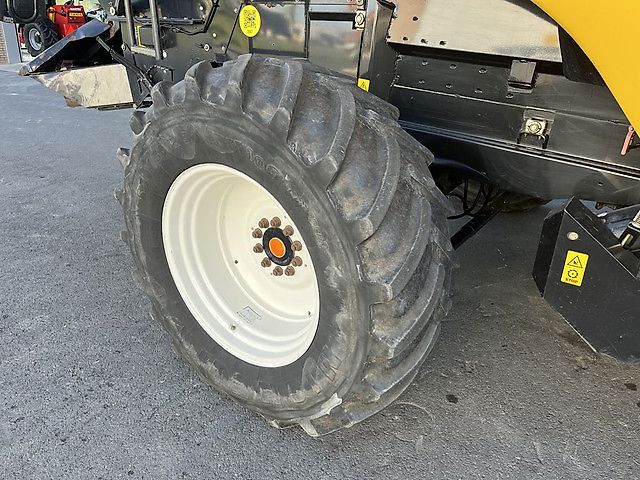 New Holland CX820 COMBINE + MAAIBORD