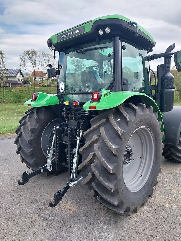 Deutz Fahr 5115 mit Druckluftanlage