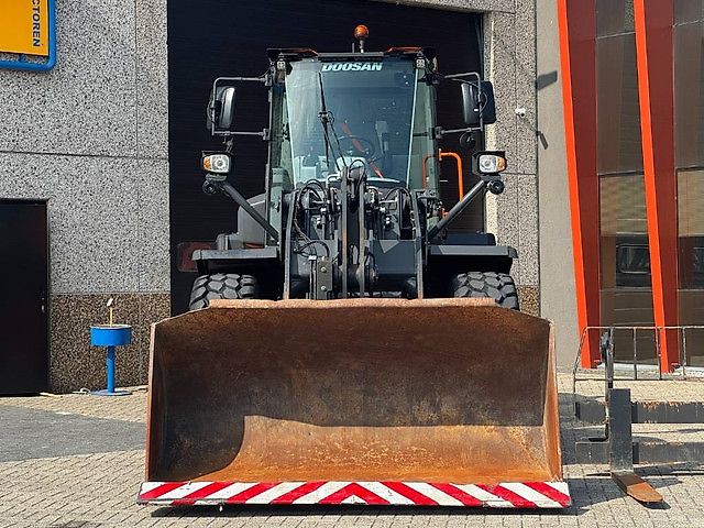 Doosan DEVELON /DL200-7, central lubrication, 2022