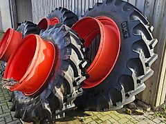 BKT Zwillinge 480/80R50 und 460/85R34