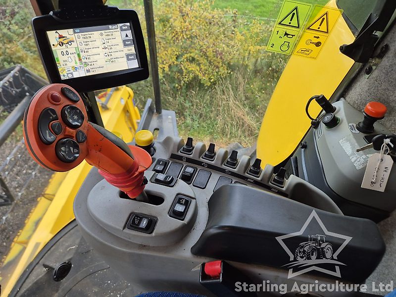 New Holland CX6080 Combine