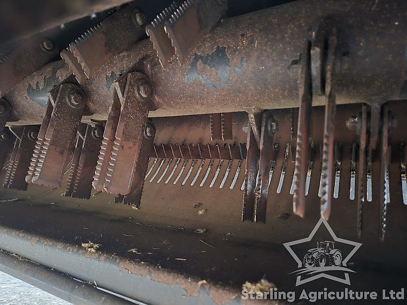 New Holland CX6080 Combine