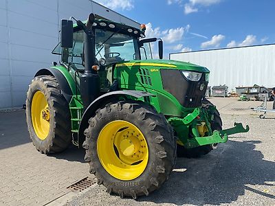 John Deere 6215R