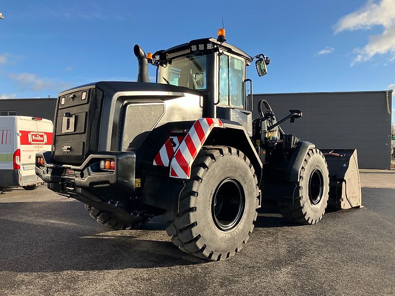 JCB 427 Agri T4F *mit Hochkippschaufel*