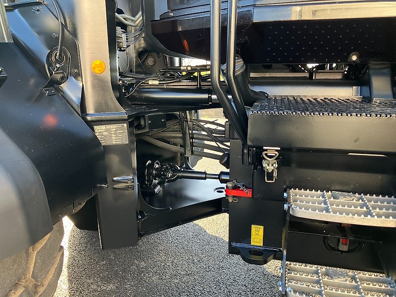 JCB 427 Agri T4F *mit Hochkippschaufel*