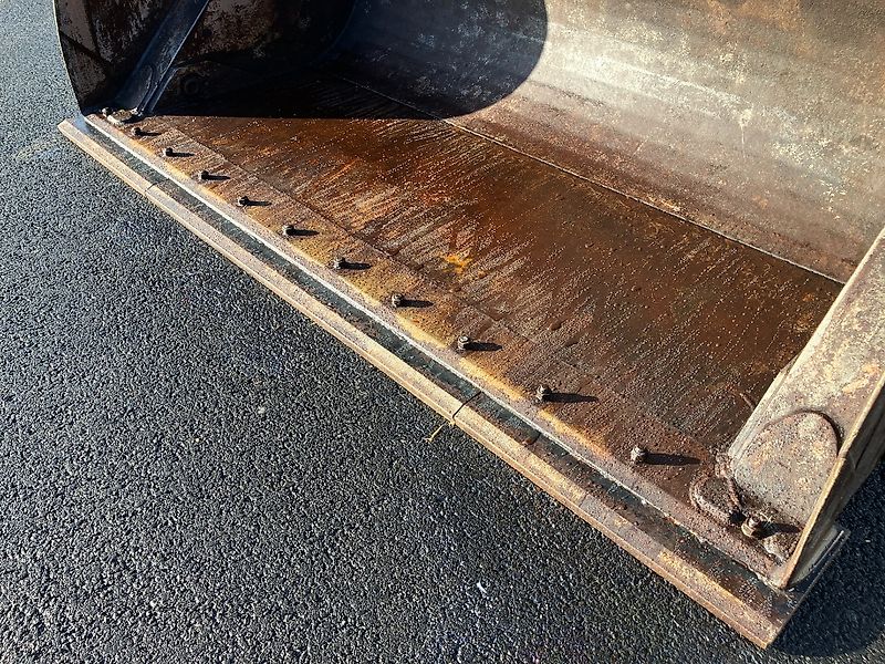 JCB 427 Agri T4F *mit Hochkippschaufel*