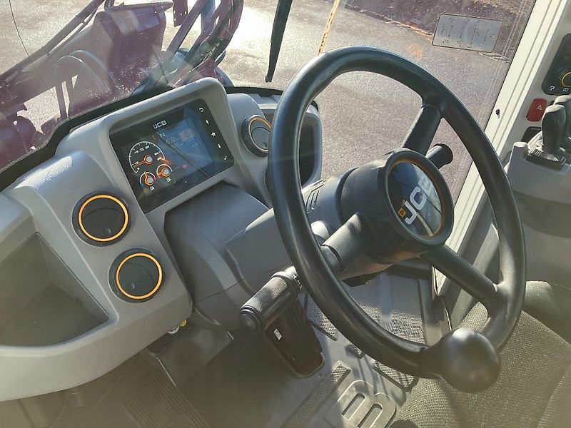 JCB 427 Agri T4F *mit Hochkippschaufel*