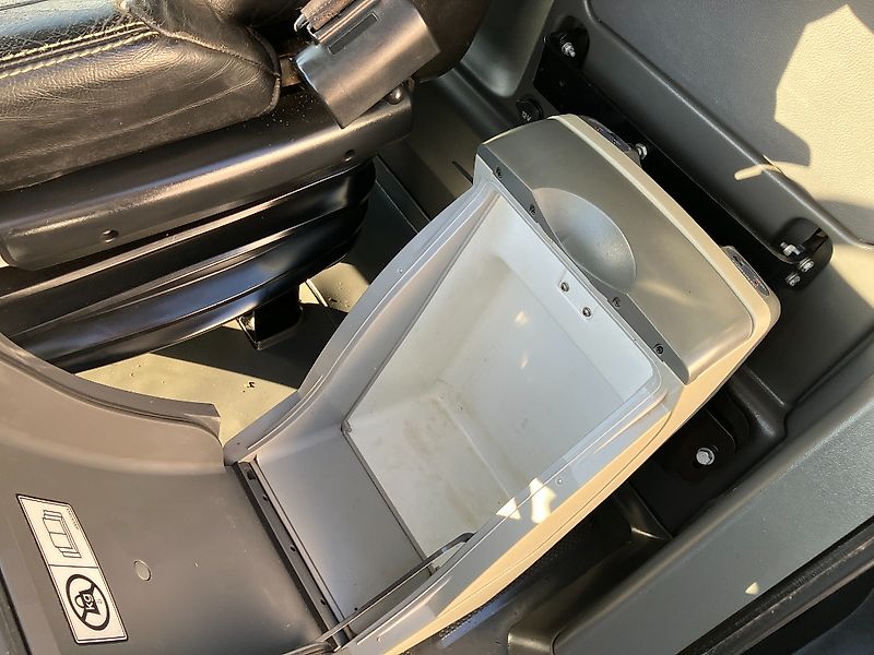 JCB 427 Agri T4F *mit Hochkippschaufel*