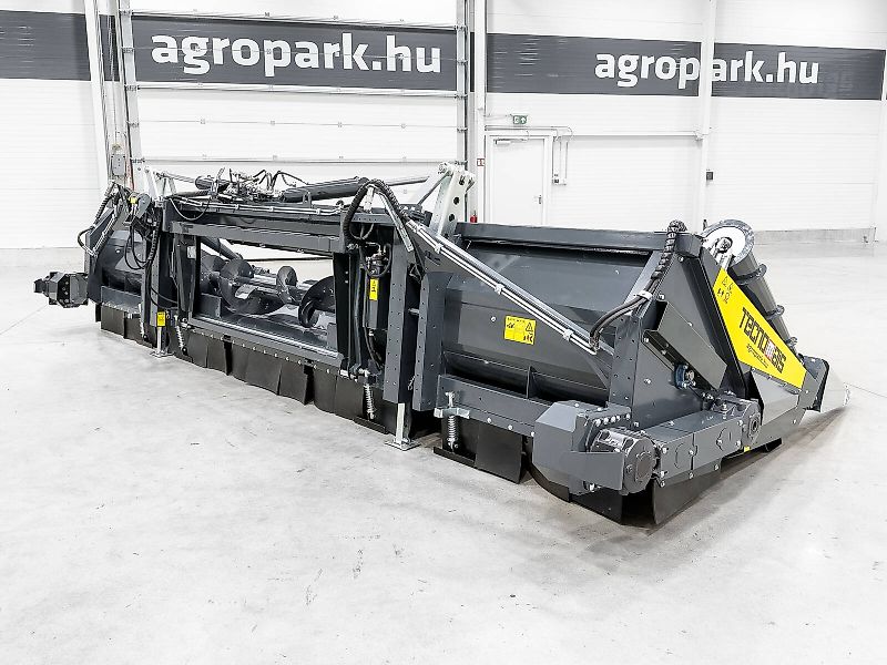 Tecnomais TMRP4 8R-F 8 row (75 cm), foldable corn header, for Case IH and New Holland combines