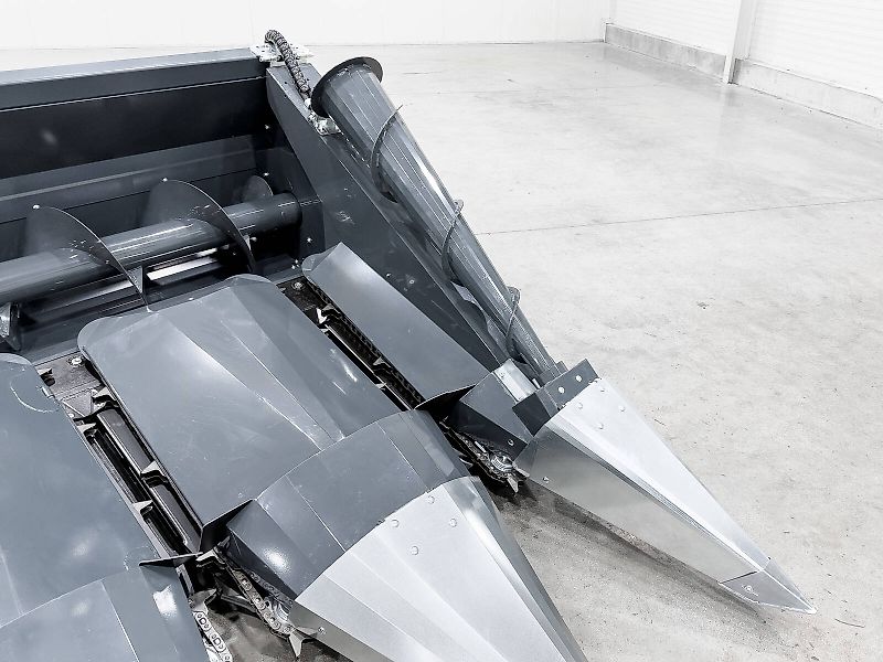 Tecnomais TMRP4 8R-F 8 row (75 cm), foldable corn header, for Case IH and New Holland combines