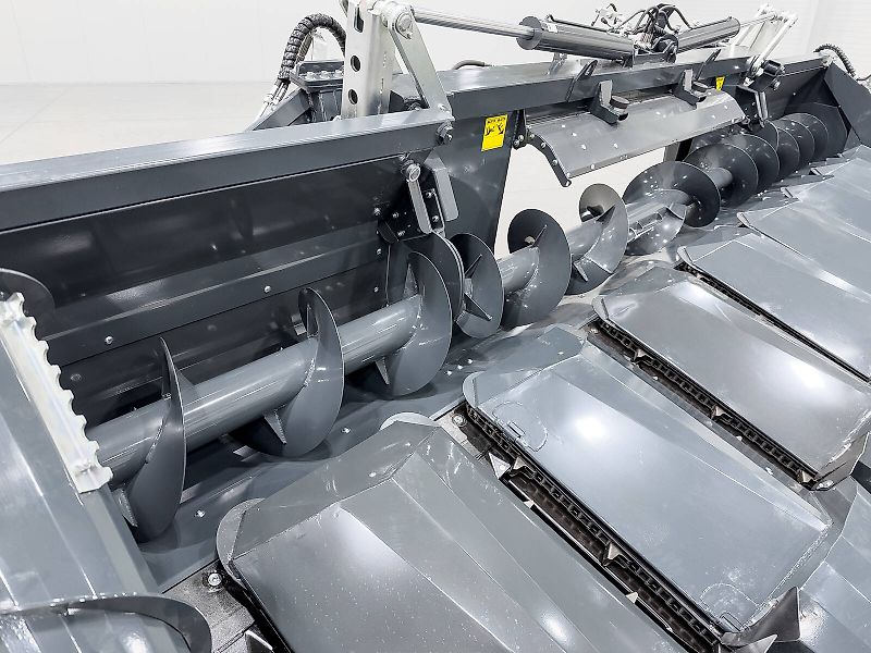 Tecnomais TMRP4 8R-F 8 row (75 cm), foldable corn header, for Case IH and New Holland combines