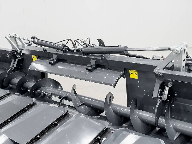 Tecnomais TMRP4 8R-F 8 row (75 cm), foldable corn header, for Case IH and New Holland combines