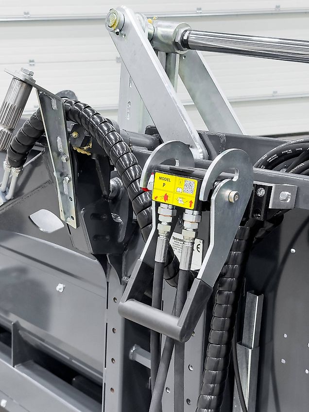 Tecnomais TMRP4 8R-F 8 row (75 cm), foldable corn header, for Case IH and New Holland combines