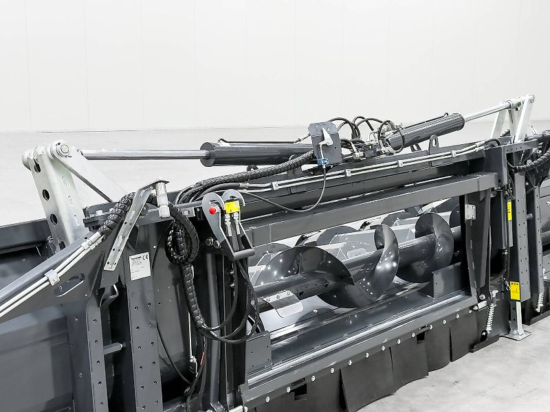 Tecnomais TMRP4 8R-F 8 row (75 cm), foldable corn header, for Case IH and New Holland combines