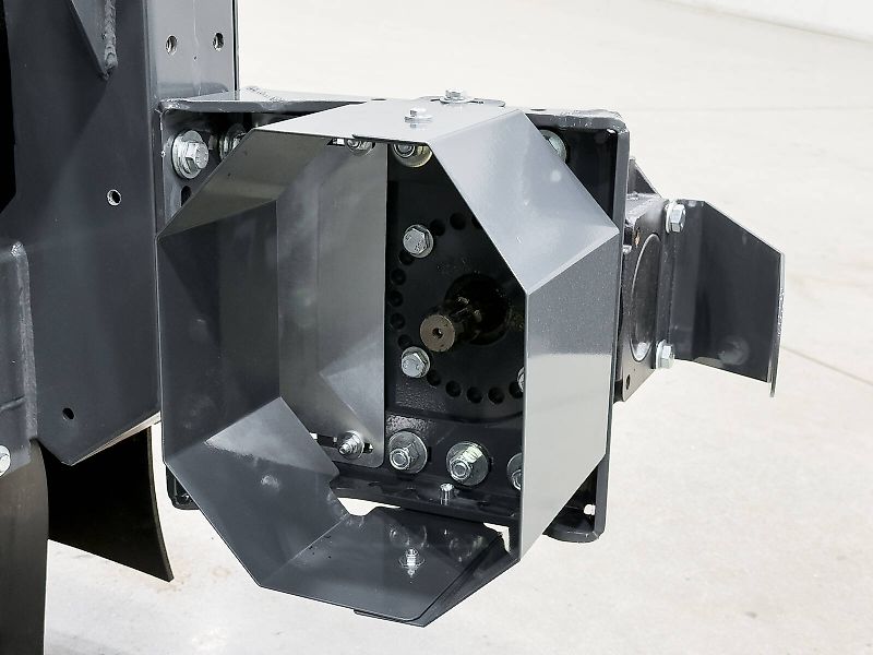 Tecnomais TMRP4 8R-F 8 row (75 cm), foldable corn header, for Case IH and New Holland combines