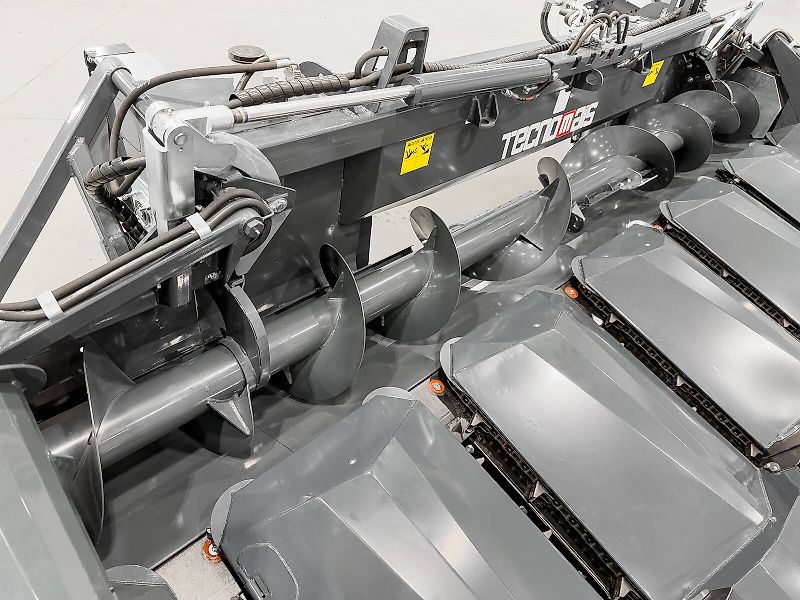 Tecnomais TMRP2 6R-F corn header, 6 row, foldable, 75 cm, for Case IH és New Holland combines, chopper, stalk crushers