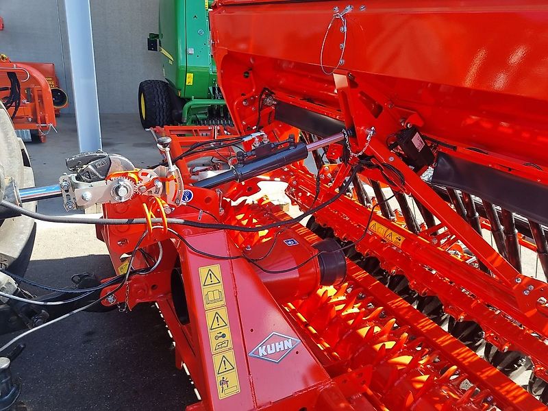 Kuhn Sitera 330/ HRB 303D
