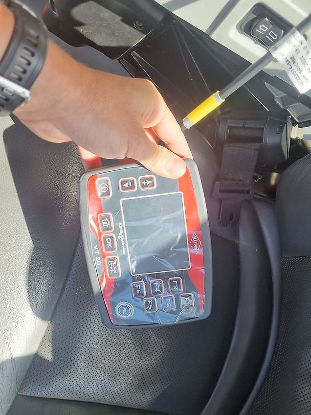 Kuhn Sitera 330/ HRB 303D