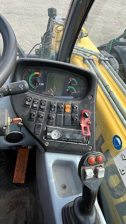 New Holland TH 7,37 PLUS