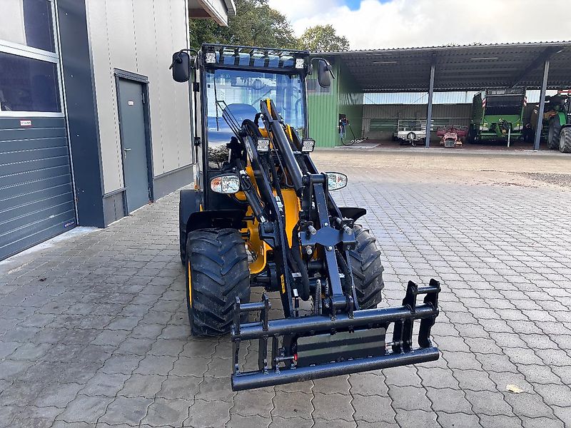 JCB 403 Plus