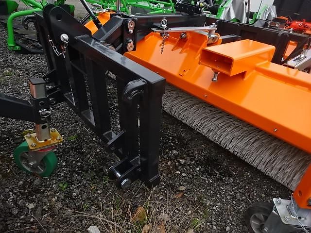 TALEX Kehrmaschine 2,3 Meter -NEU- Eco - Clean- 2,30 - Profi- mit Anbau an Schnellwechselaufnahme-